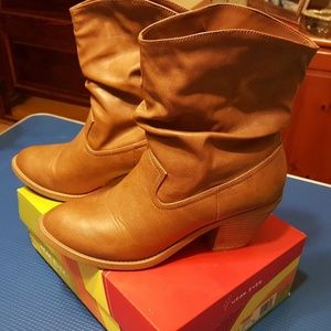 Lined winter dress boot